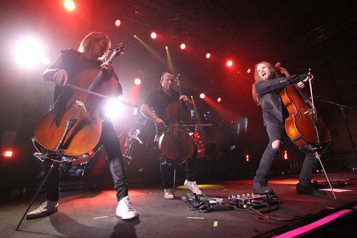 Do Brna dorazila Apocalyptica spolu s Epicou, Nothing Else Matters zpívala celá hala