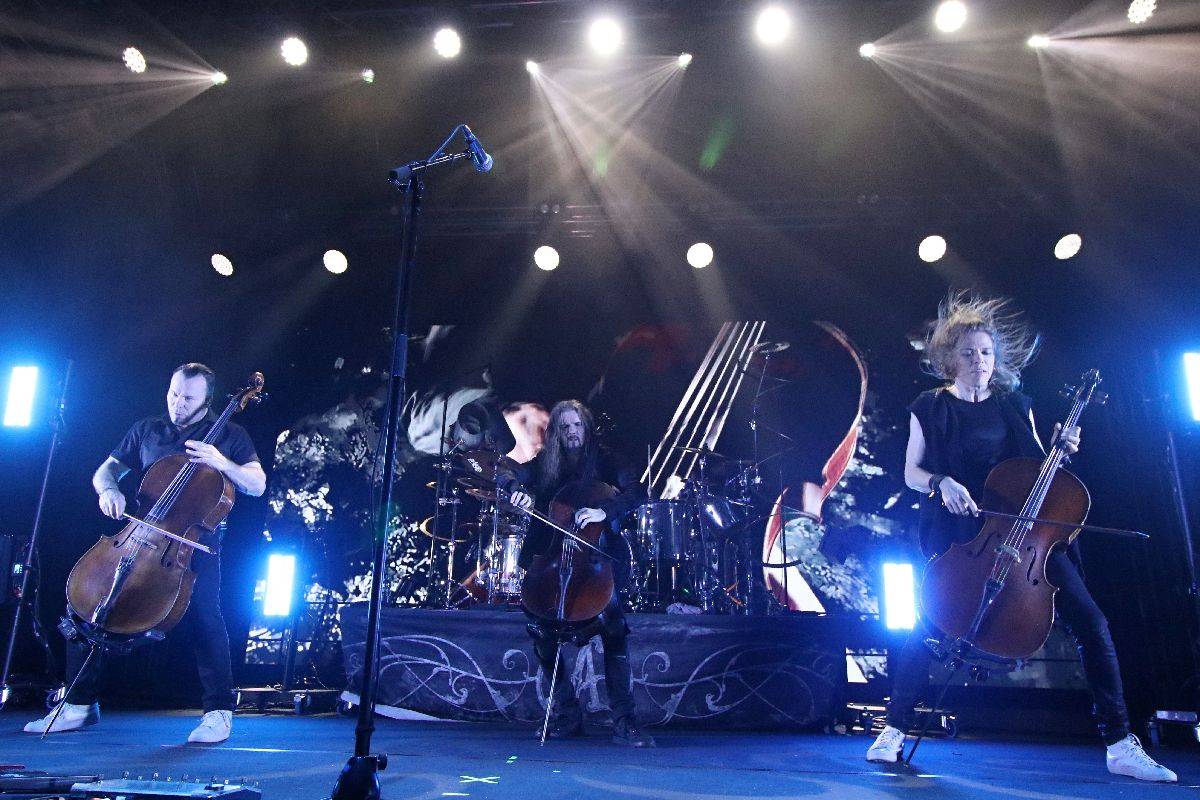 Do Brna dorazila Apocalyptica spolu s Epicou, Nothing Else Matters zpívala celá hala