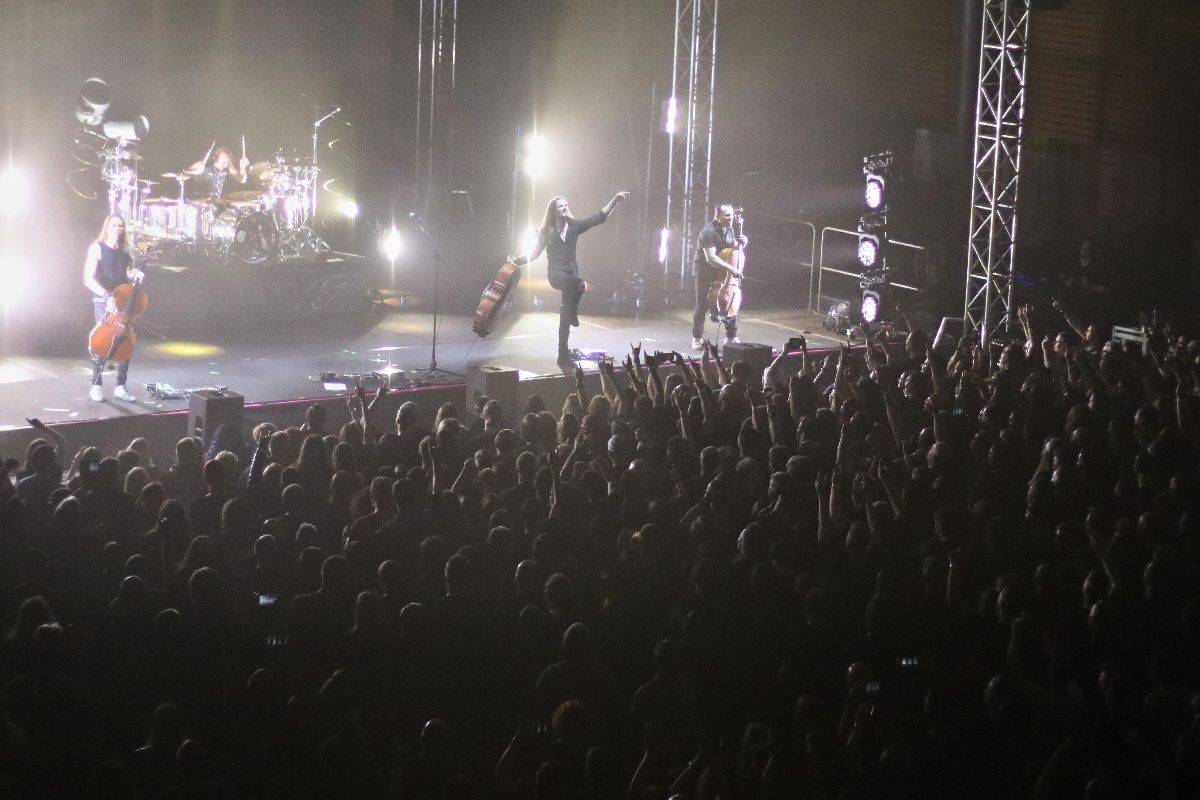 Do Brna dorazila Apocalyptica spolu s Epicou, Nothing Else Matters zpívala celá hala