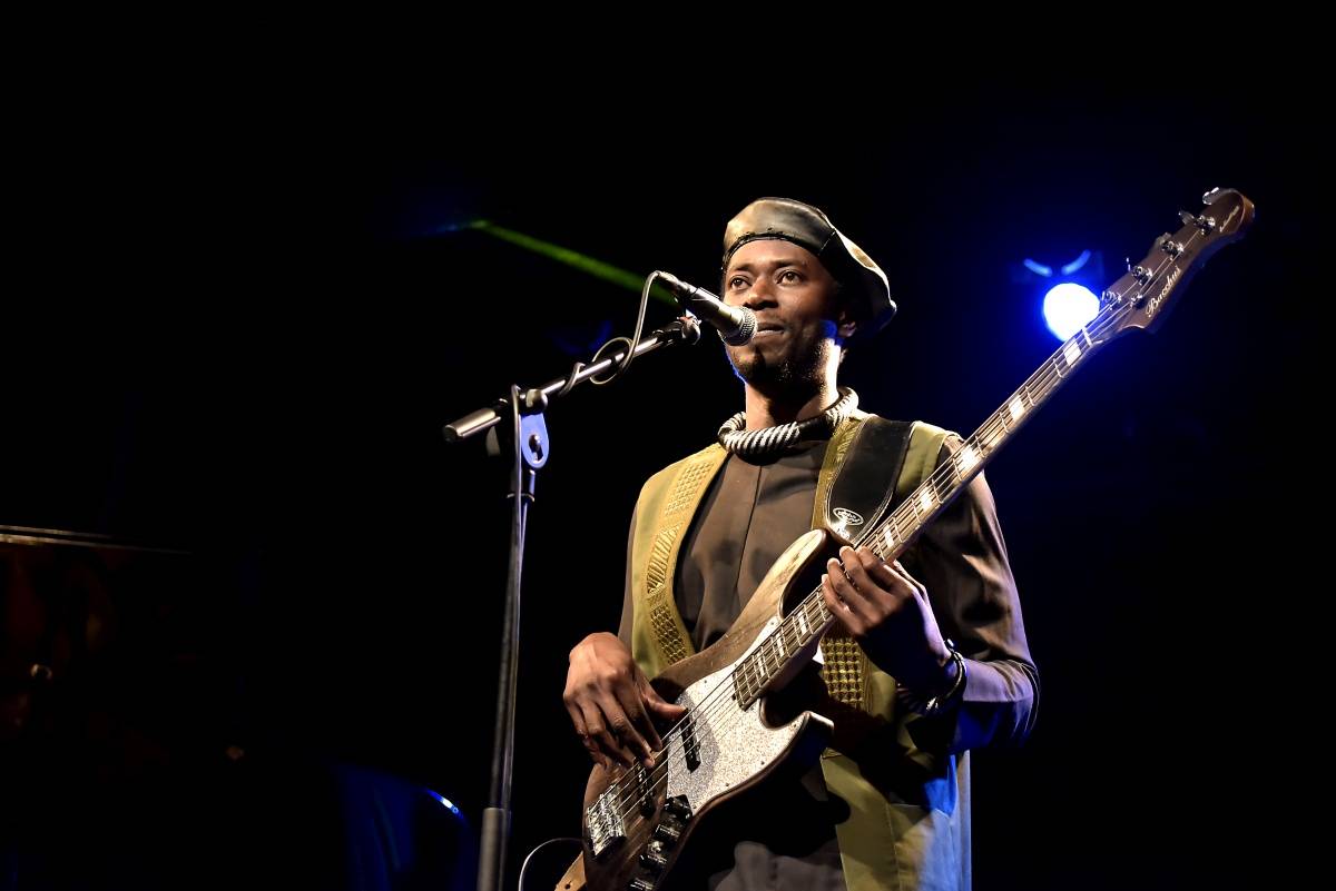 Senegalský baskytarista Alune Wade v pražském Divadle U Hasičů představil projekt Sultan