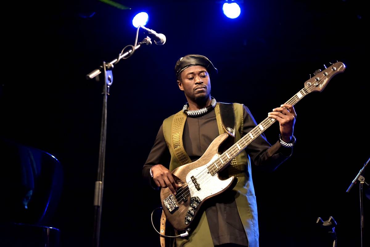 Senegalský baskytarista Alune Wade v pražském Divadle U Hasičů představil projekt Sultan