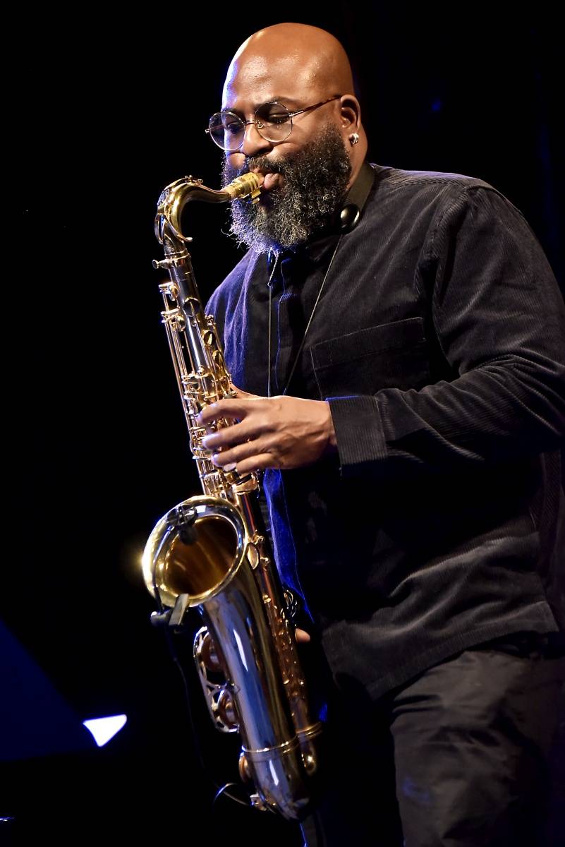 Senegalský baskytarista Alune Wade v pražském Divadle U Hasičů představil projekt Sultan