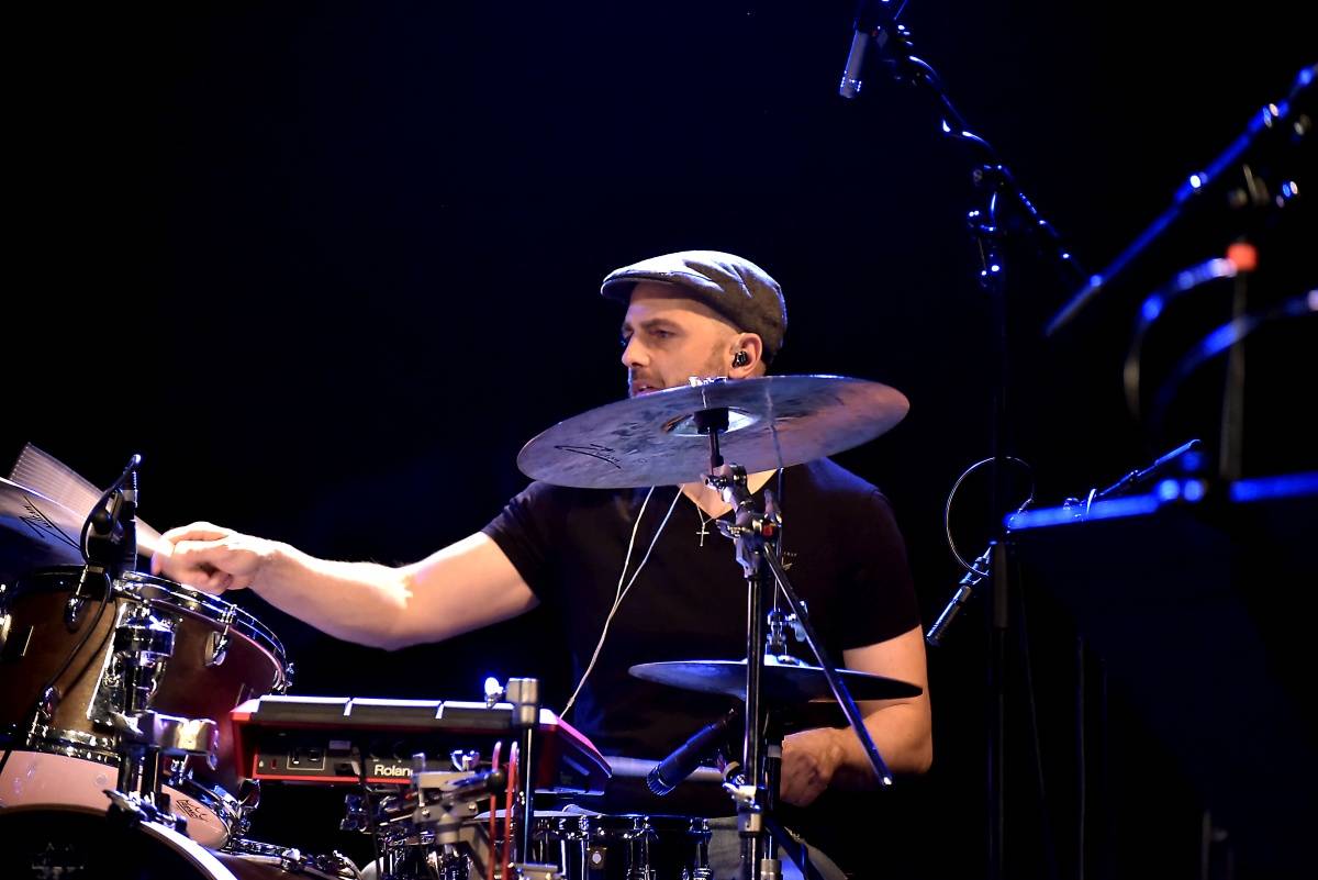 Senegalský baskytarista Alune Wade v pražském Divadle U Hasičů představil projekt Sultan