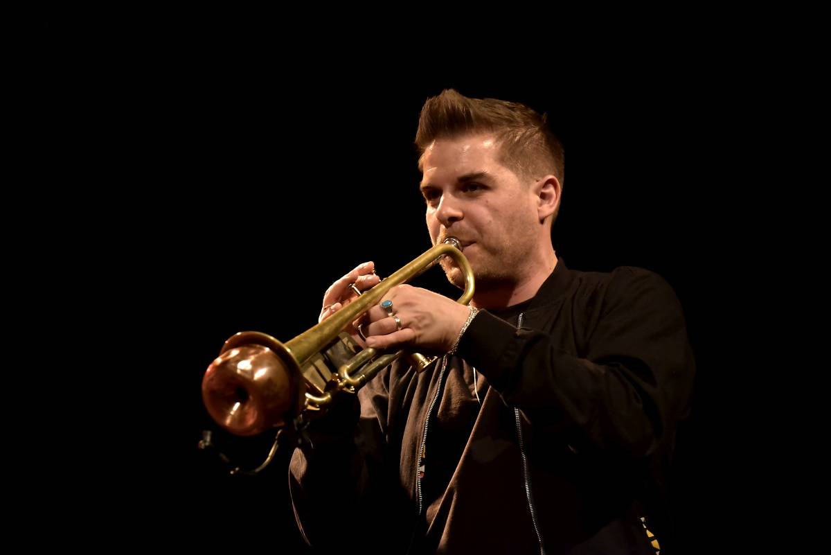 Senegalský baskytarista Alune Wade v pražském Divadle U Hasičů představil projekt Sultan