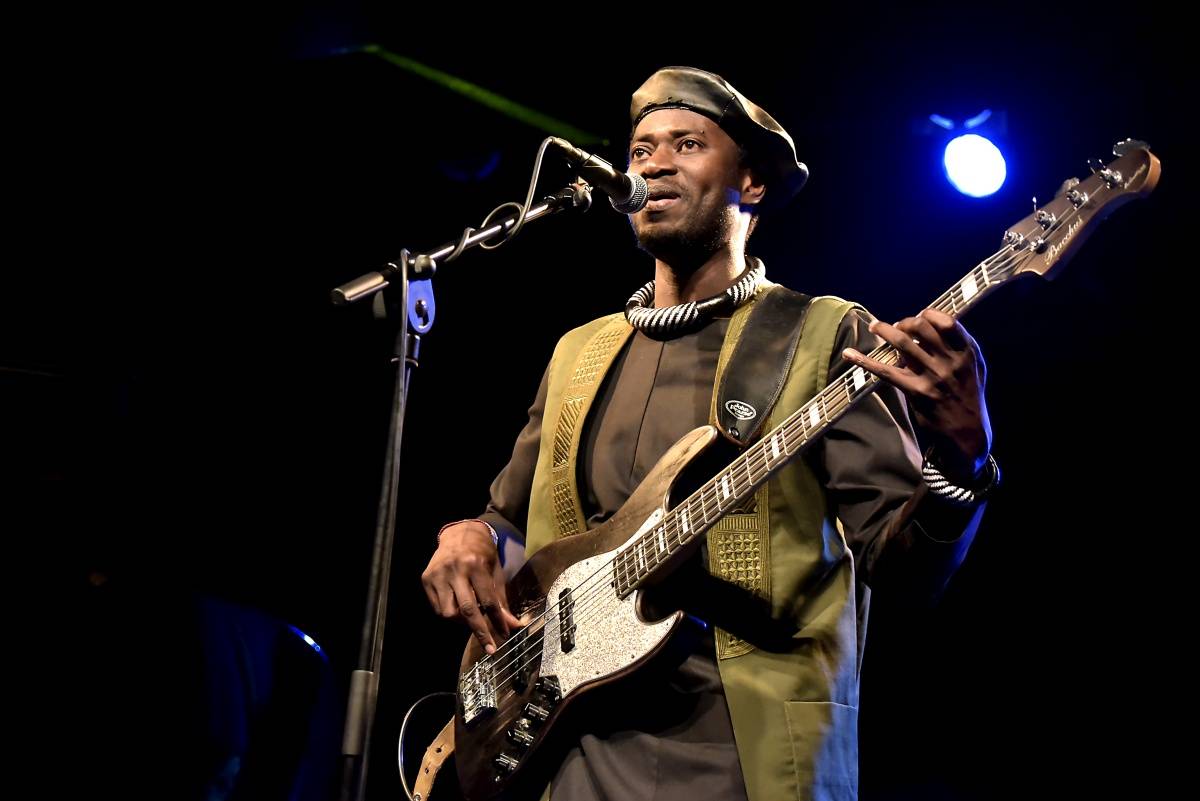 Senegalský baskytarista Alune Wade v pražském Divadle U Hasičů představil projekt Sultan