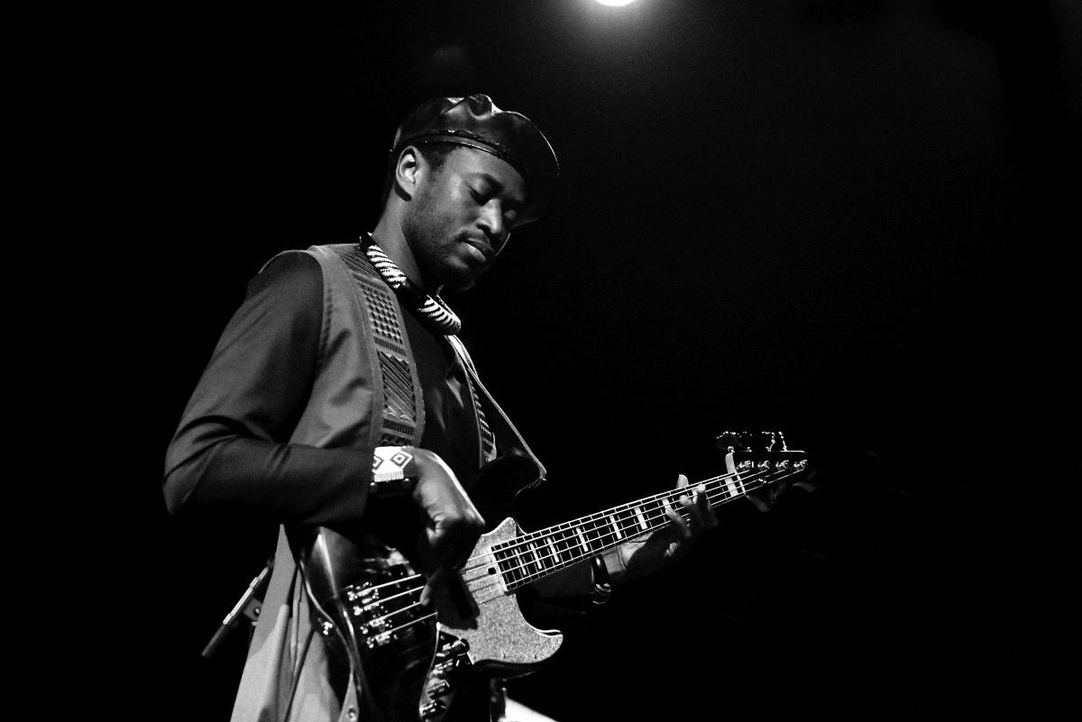 Senegalský baskytarista Alune Wade v pražském Divadle U Hasičů představil projekt Sultan