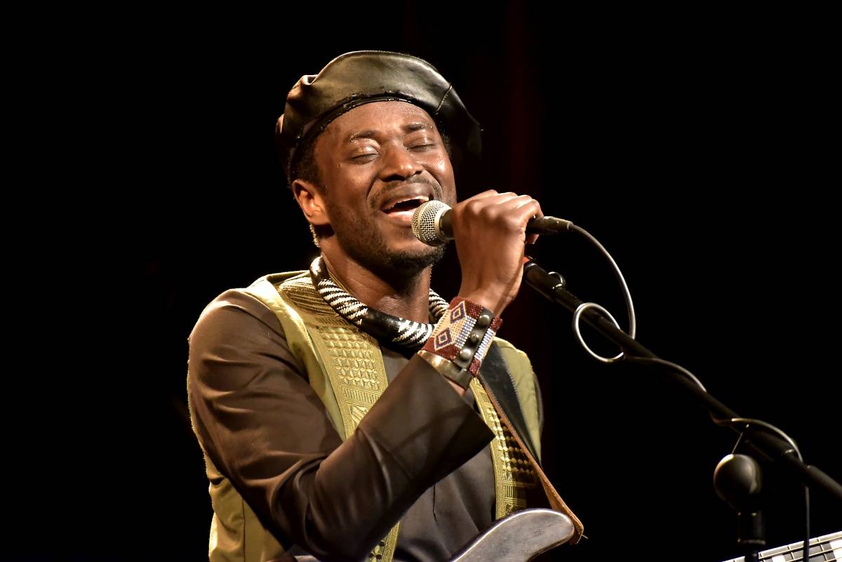 Senegalský baskytarista Alune Wade v pražském Divadle U Hasičů představil projekt Sultan