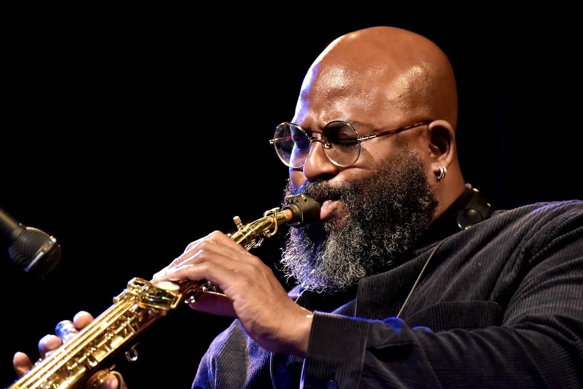 Senegalský baskytarista Alune Wade v pražském Divadle U Hasičů představil projekt Sultan