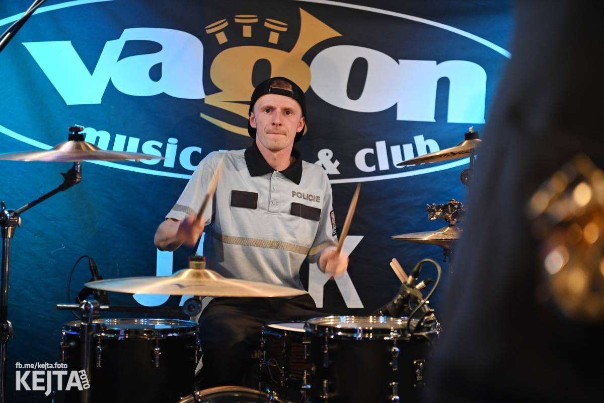 Punková smršť. Do Vagonu dorazili Punk Floid a Volant