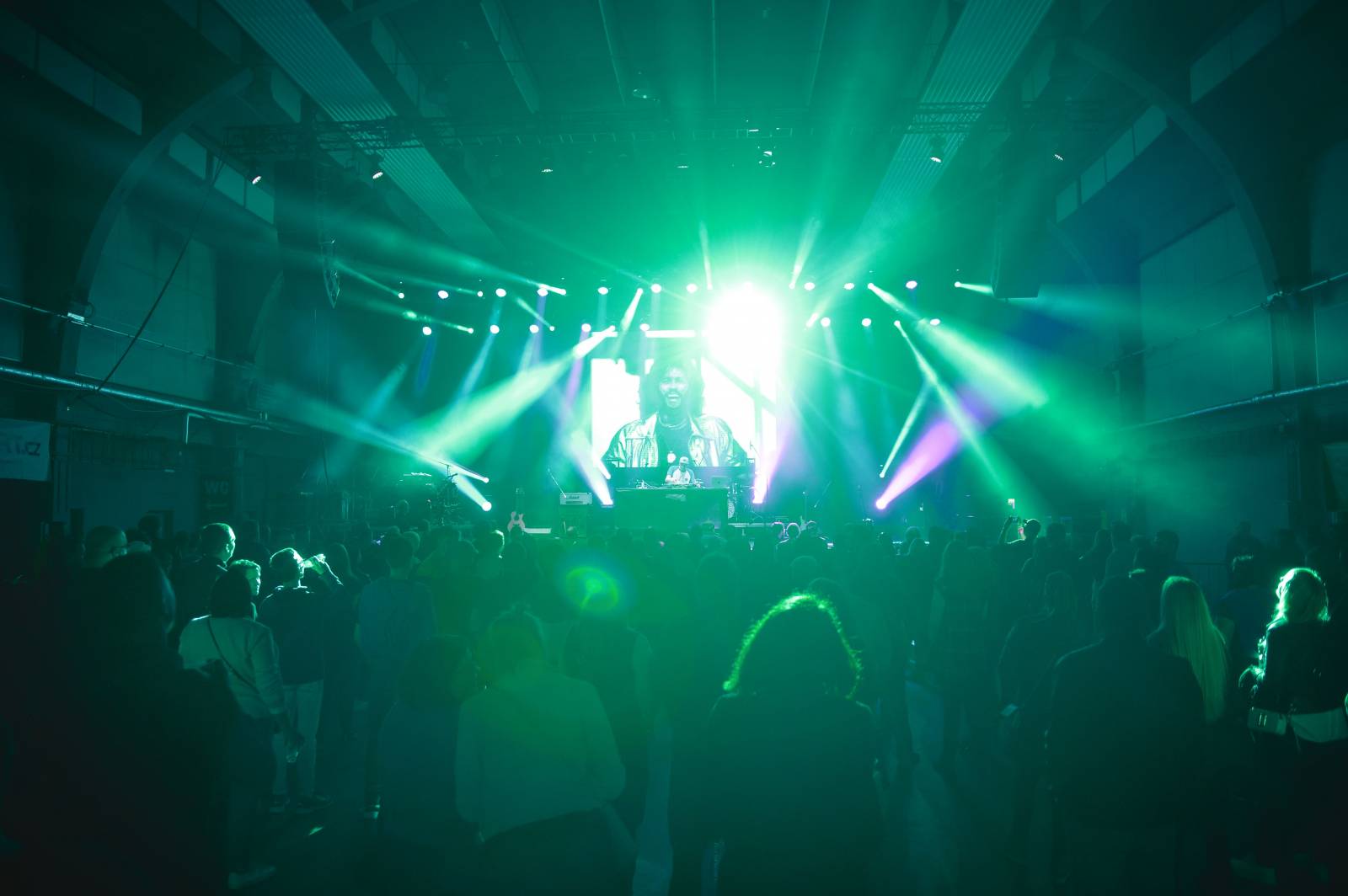 Plzeň se dotkla hvězd. Pozvání na Žebřík přijali Vilém Čok, Bára Basiková i Kamil Střihavka