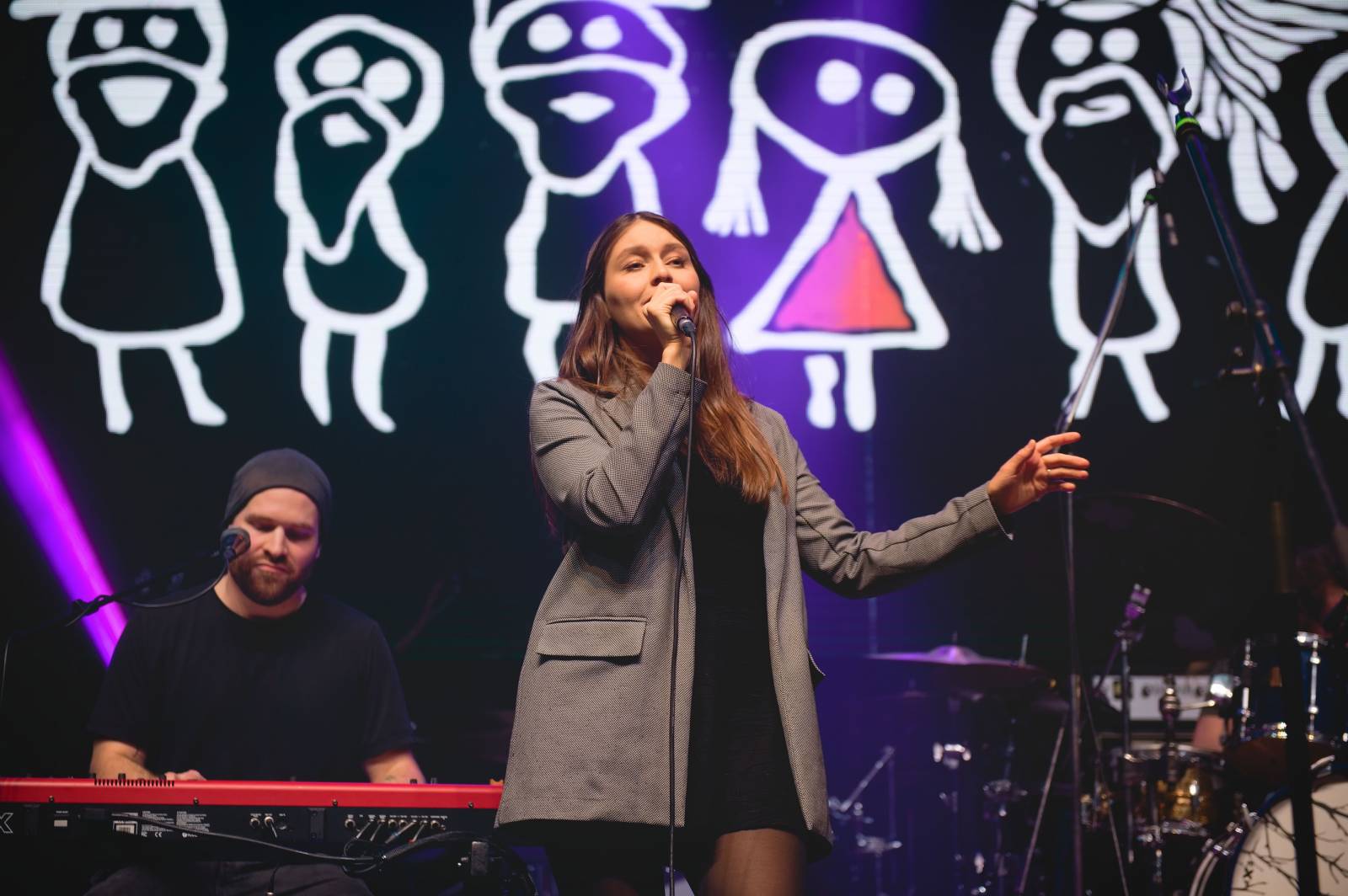 Plzeň se dotkla hvězd. Pozvání na Žebřík přijali Vilém Čok, Bára Basiková i Kamil Střihavka