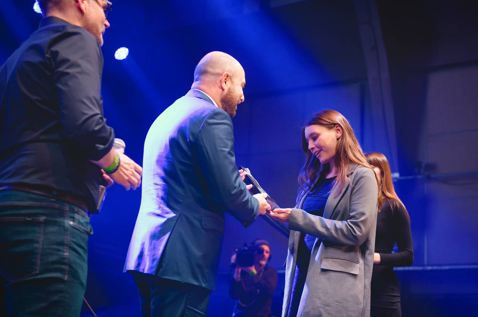 Plzeň se dotkla hvězd. Pozvání na Žebřík přijali Vilém Čok, Bára Basiková i Kamil Střihavka