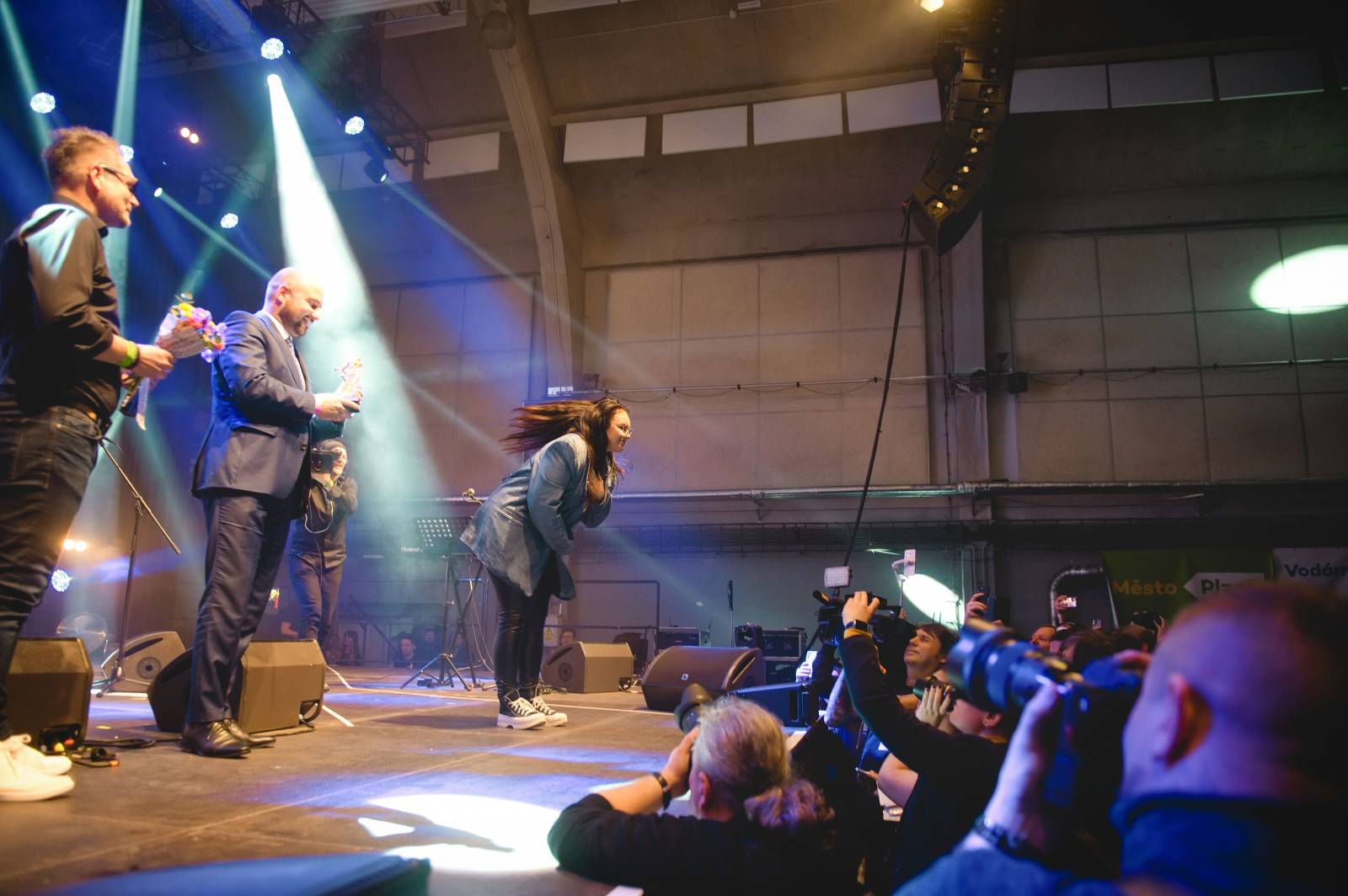 Plzeň se dotkla hvězd. Pozvání na Žebřík přijali Vilém Čok, Bára Basiková i Kamil Střihavka