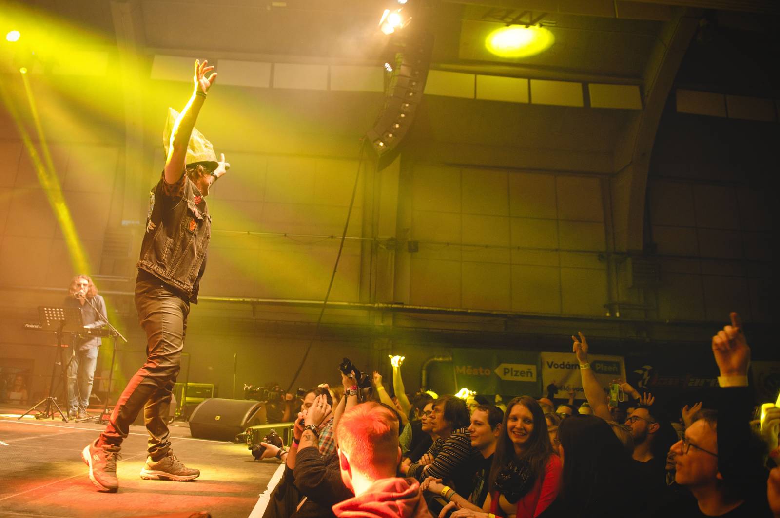 Plzeň se dotkla hvězd. Pozvání na Žebřík přijali Vilém Čok, Bára Basiková i Kamil Střihavka