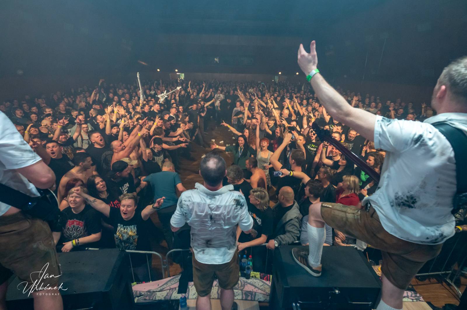 Pivní spršky i hromadné pogo. Trautenberk a Cocotte Minute dorazili do České Lípy