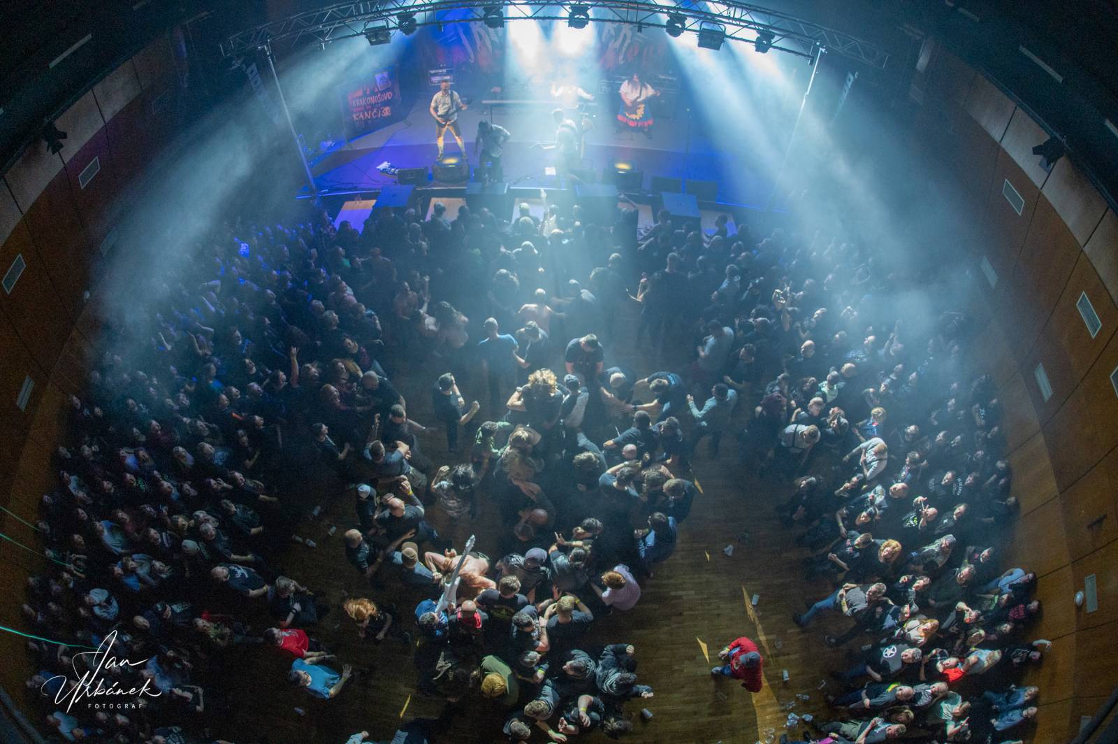 Pivní spršky i hromadné pogo. Trautenberk a Cocotte Minute dorazili do České Lípy