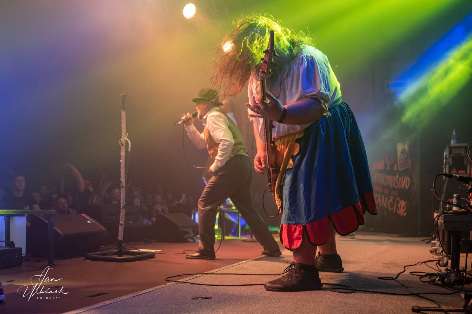 Pivní spršky i hromadné pogo. Trautenberk a Cocotte Minute dorazili do České Lípy