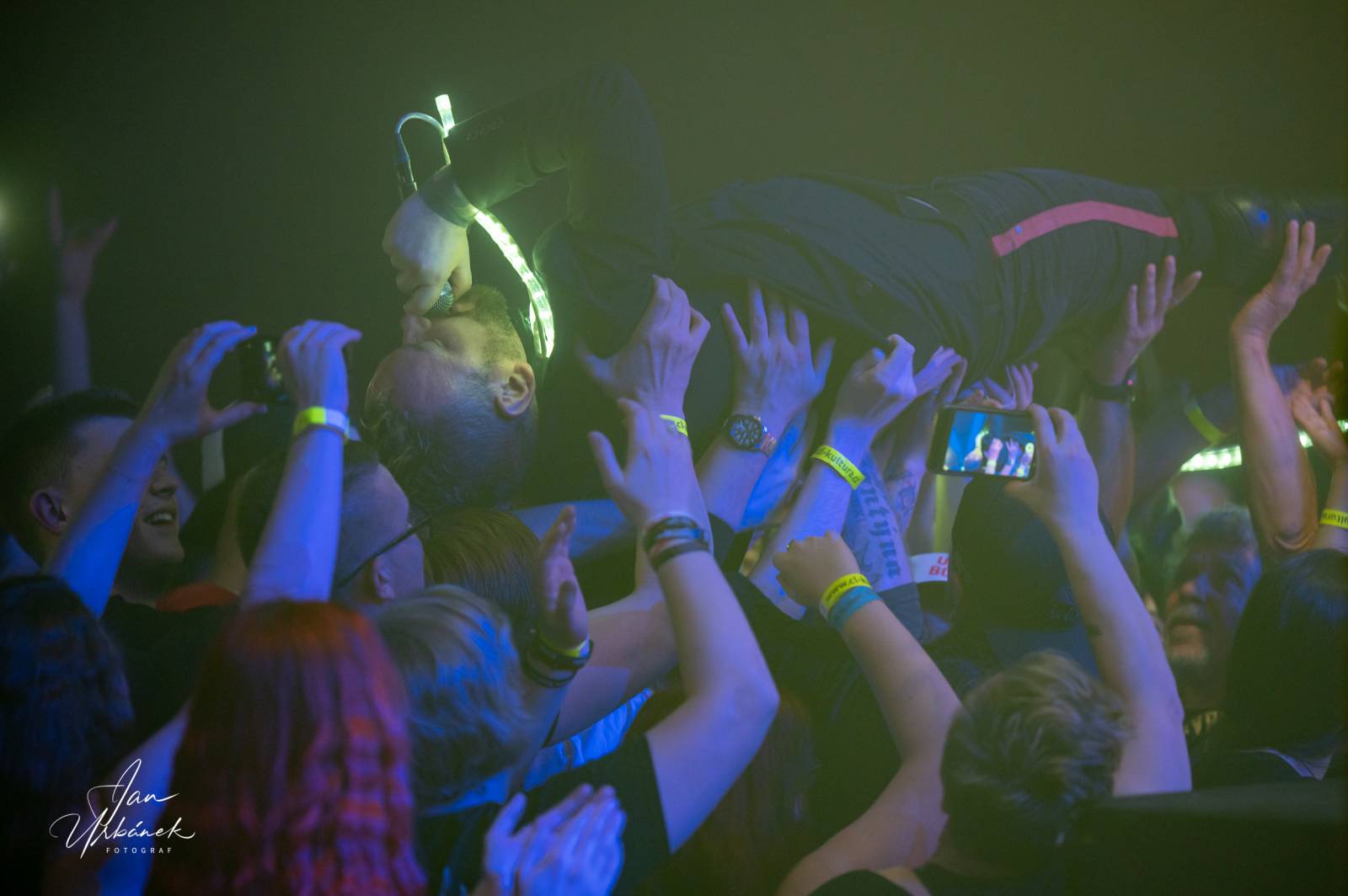 Pivní spršky i hromadné pogo. Trautenberk a Cocotte Minute dorazili do České Lípy