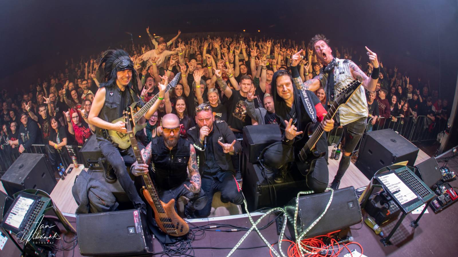 Pivní spršky i hromadné pogo. Trautenberk a Cocotte Minute dorazili do České Lípy