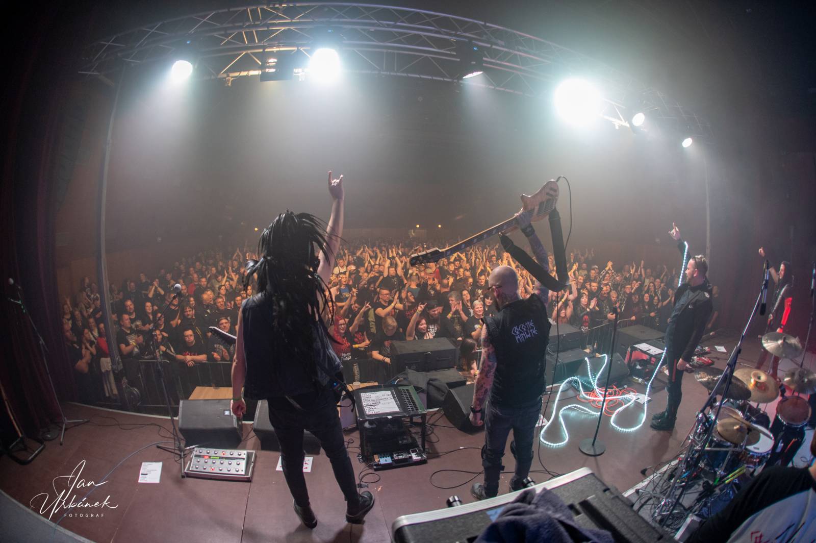 Pivní spršky i hromadné pogo. Trautenberk a Cocotte Minute dorazili do České Lípy