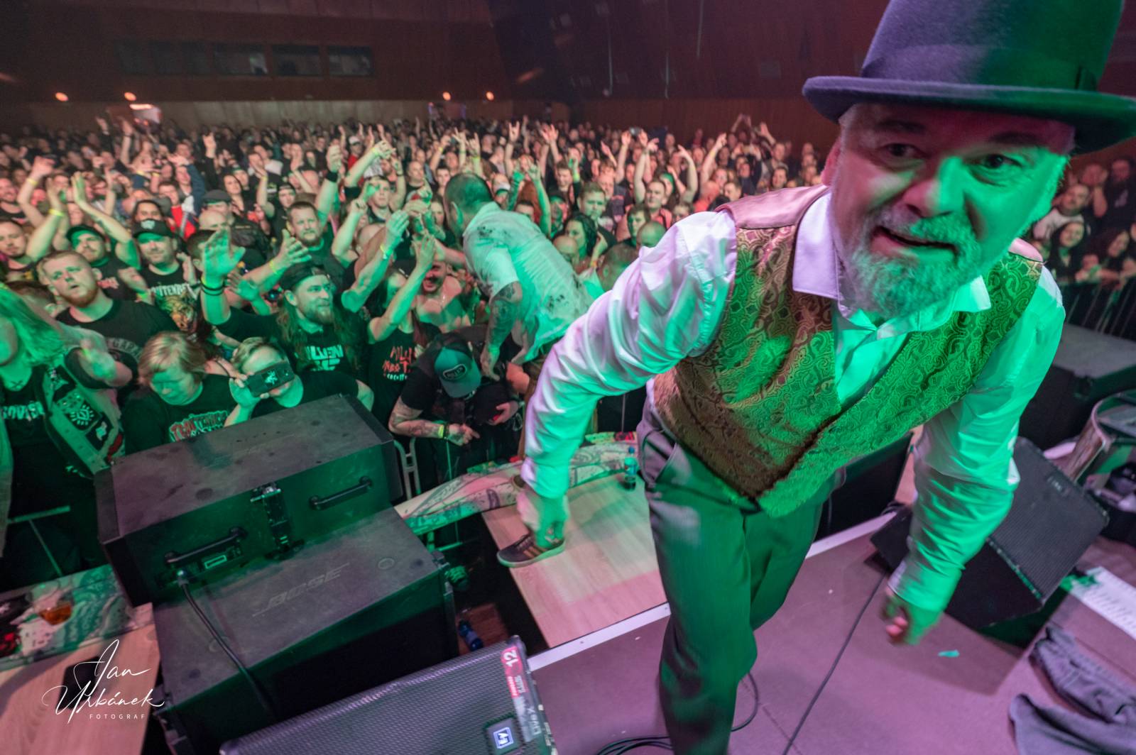 Pivní spršky i hromadné pogo. Trautenberk a Cocotte Minute dorazili do České Lípy