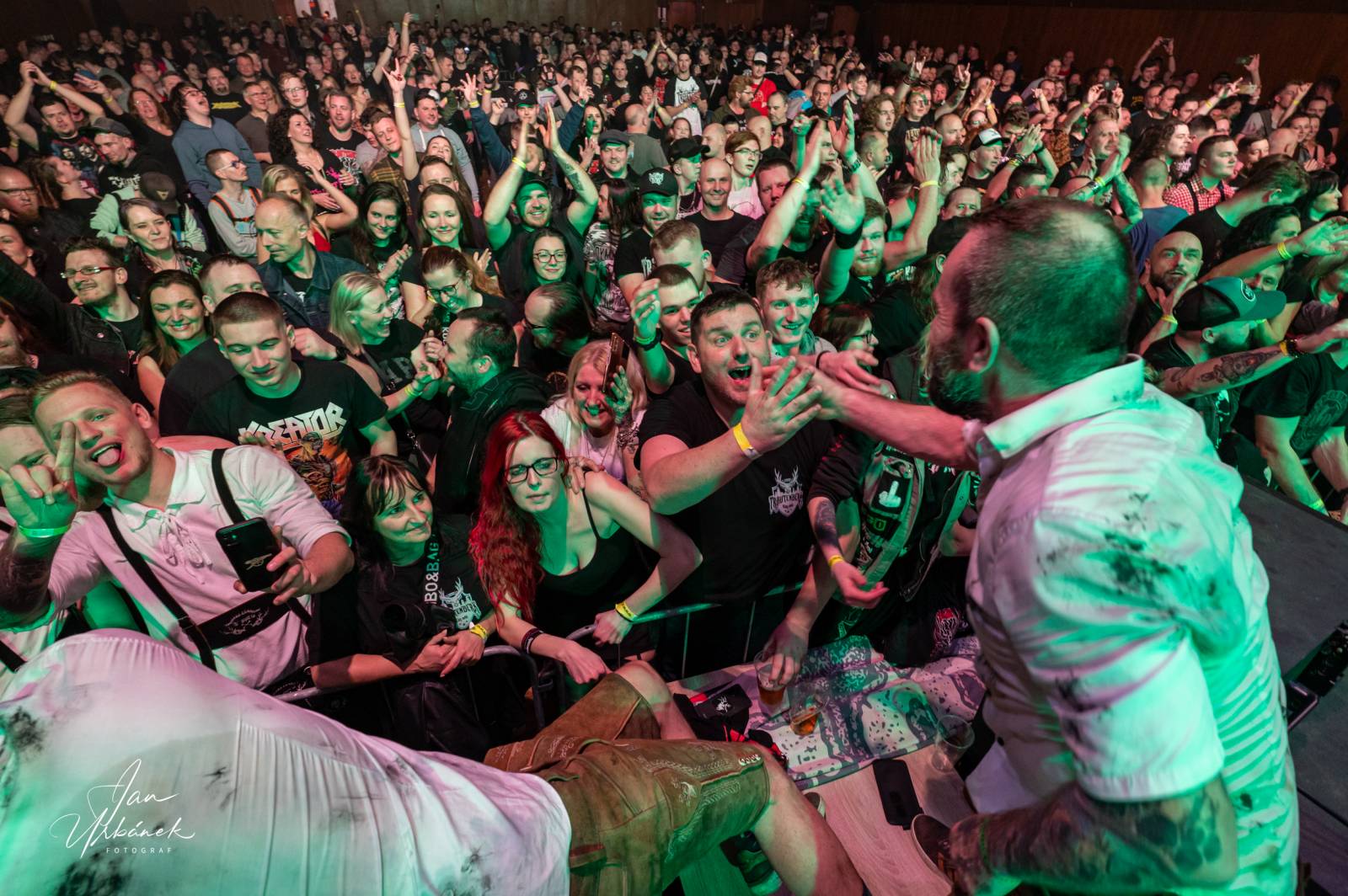 Pivní spršky i hromadné pogo. Trautenberk a Cocotte Minute dorazili do České Lípy