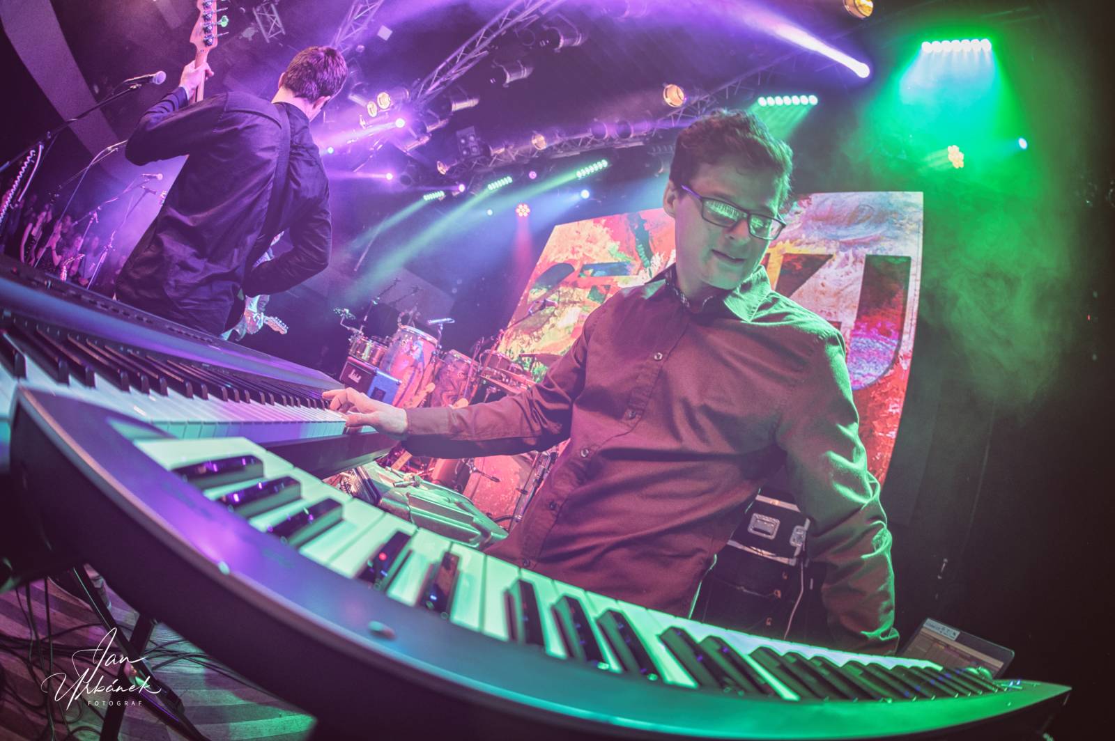 Vanua2 pokřtila v Lucerna Music Baru nové album, za kmotra zvolila Ivana Hlase