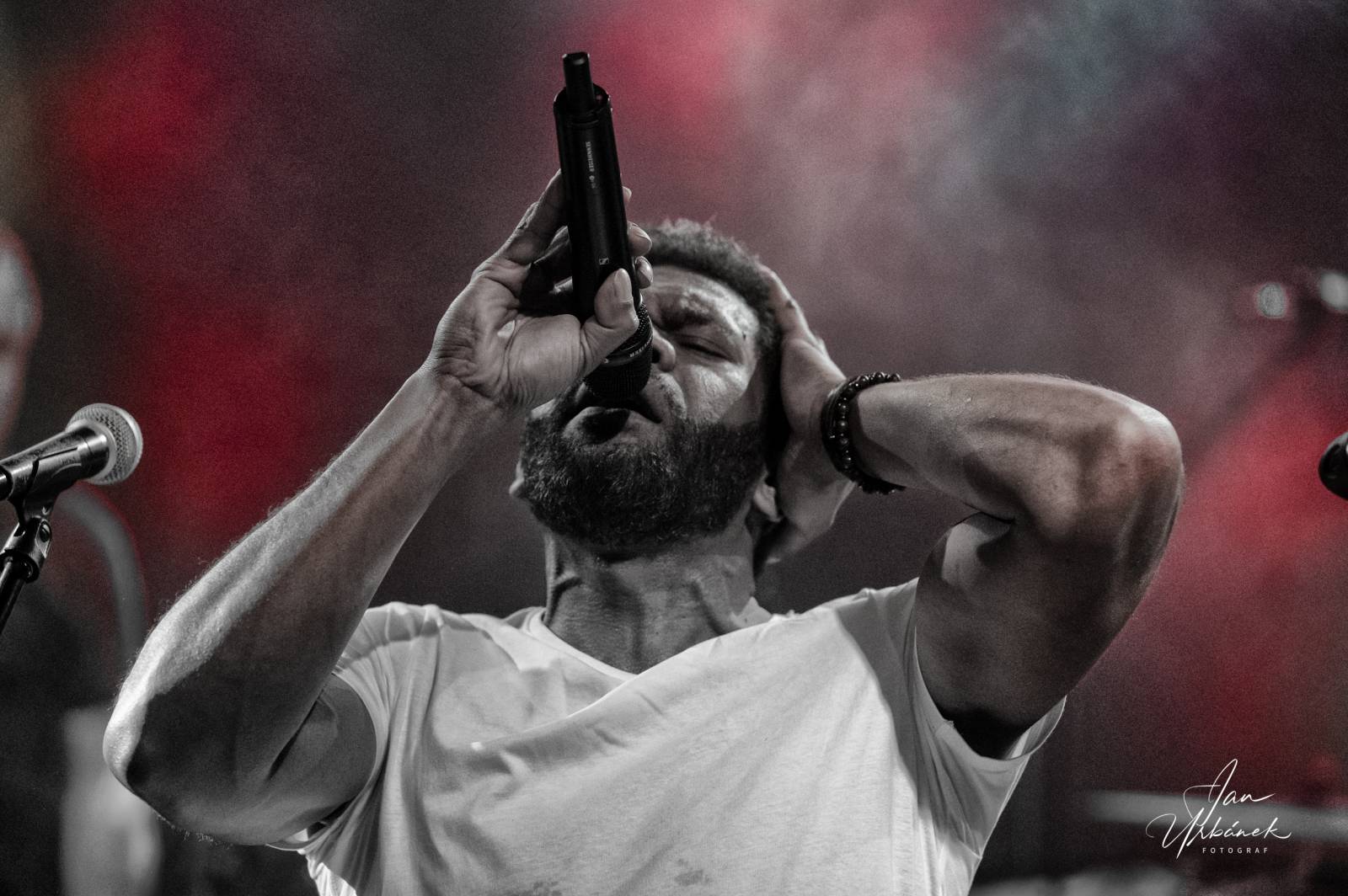 Vanua2 pokřtila v Lucerna Music Baru nové album, za kmotra zvolila Ivana Hlase