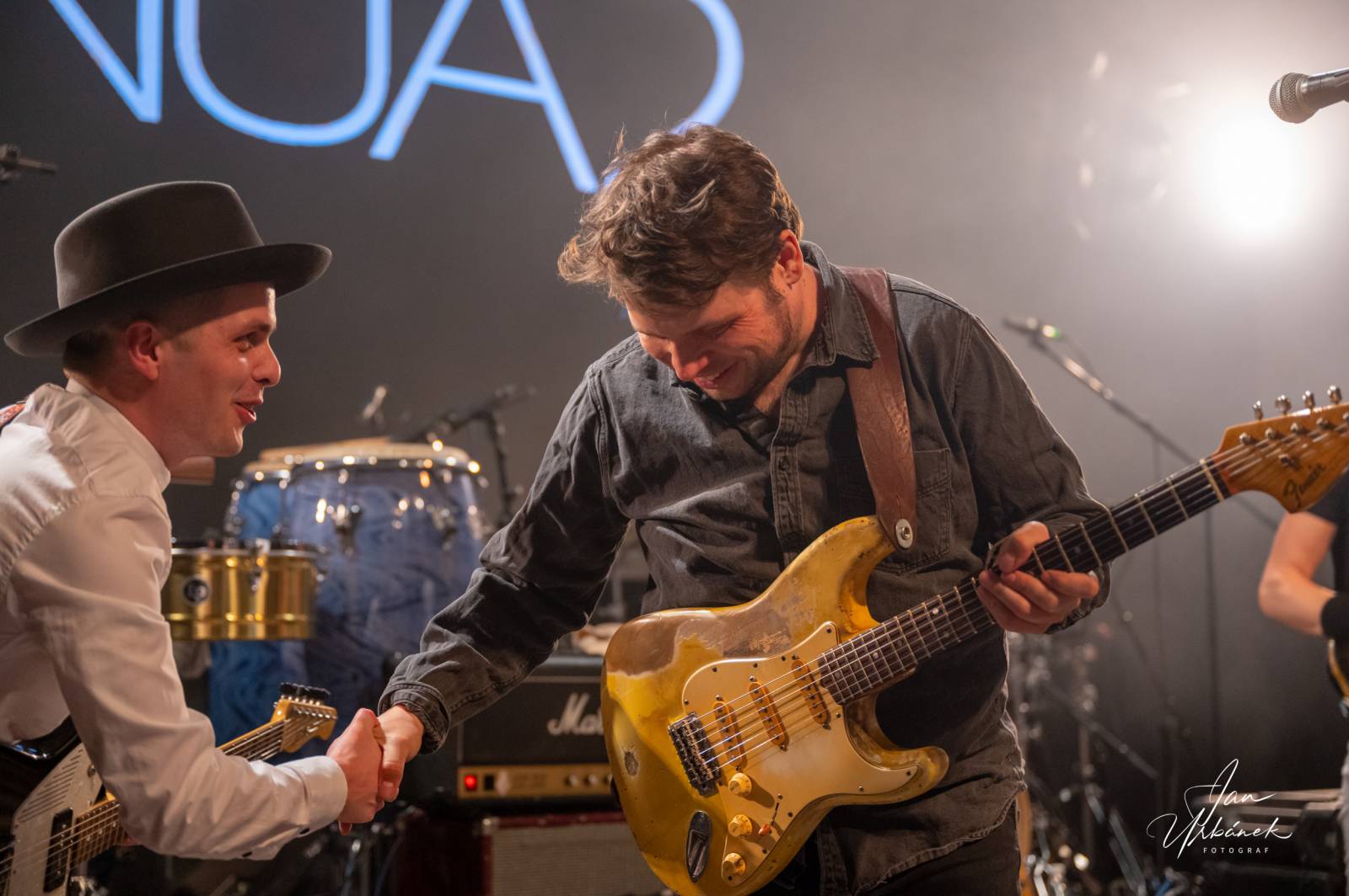 Vanua2 pokřtila v Lucerna Music Baru nové album, za kmotra zvolila Ivana Hlase