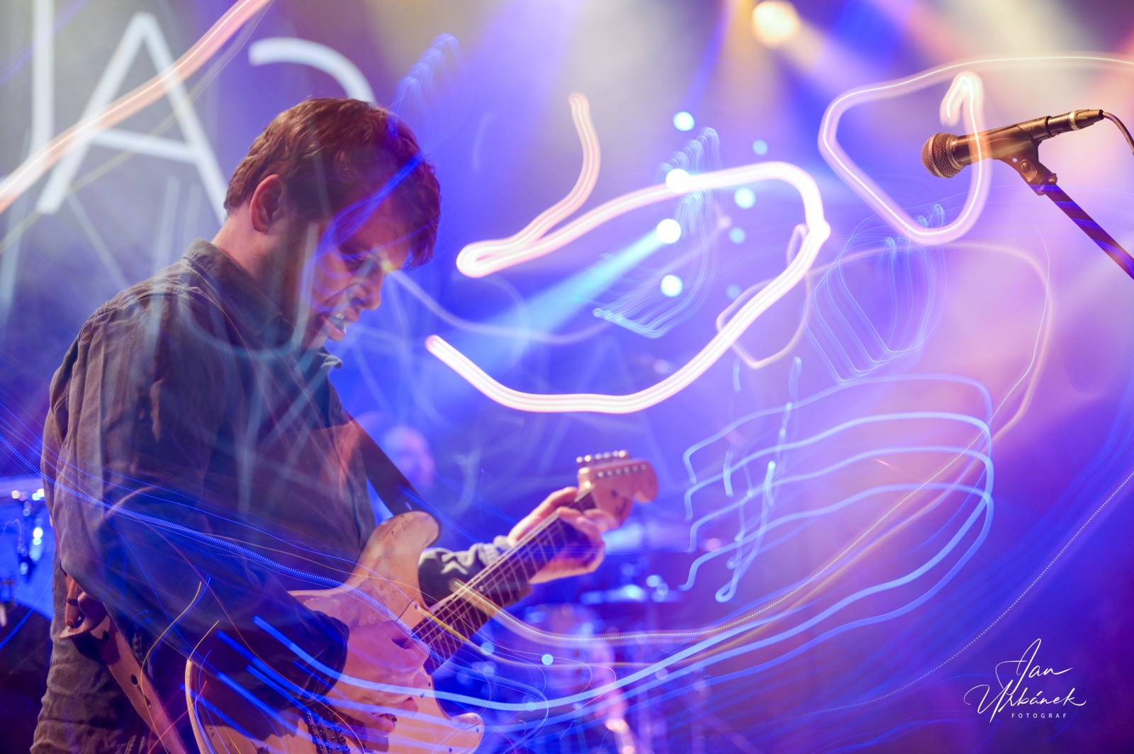 Vanua2 pokřtila v Lucerna Music Baru nové album, za kmotra zvolila Ivana Hlase