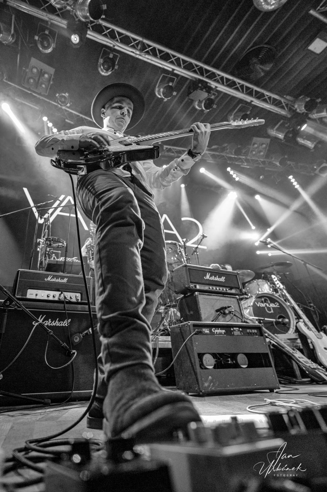 Vanua2 pokřtila v Lucerna Music Baru nové album, za kmotra zvolila Ivana Hlase