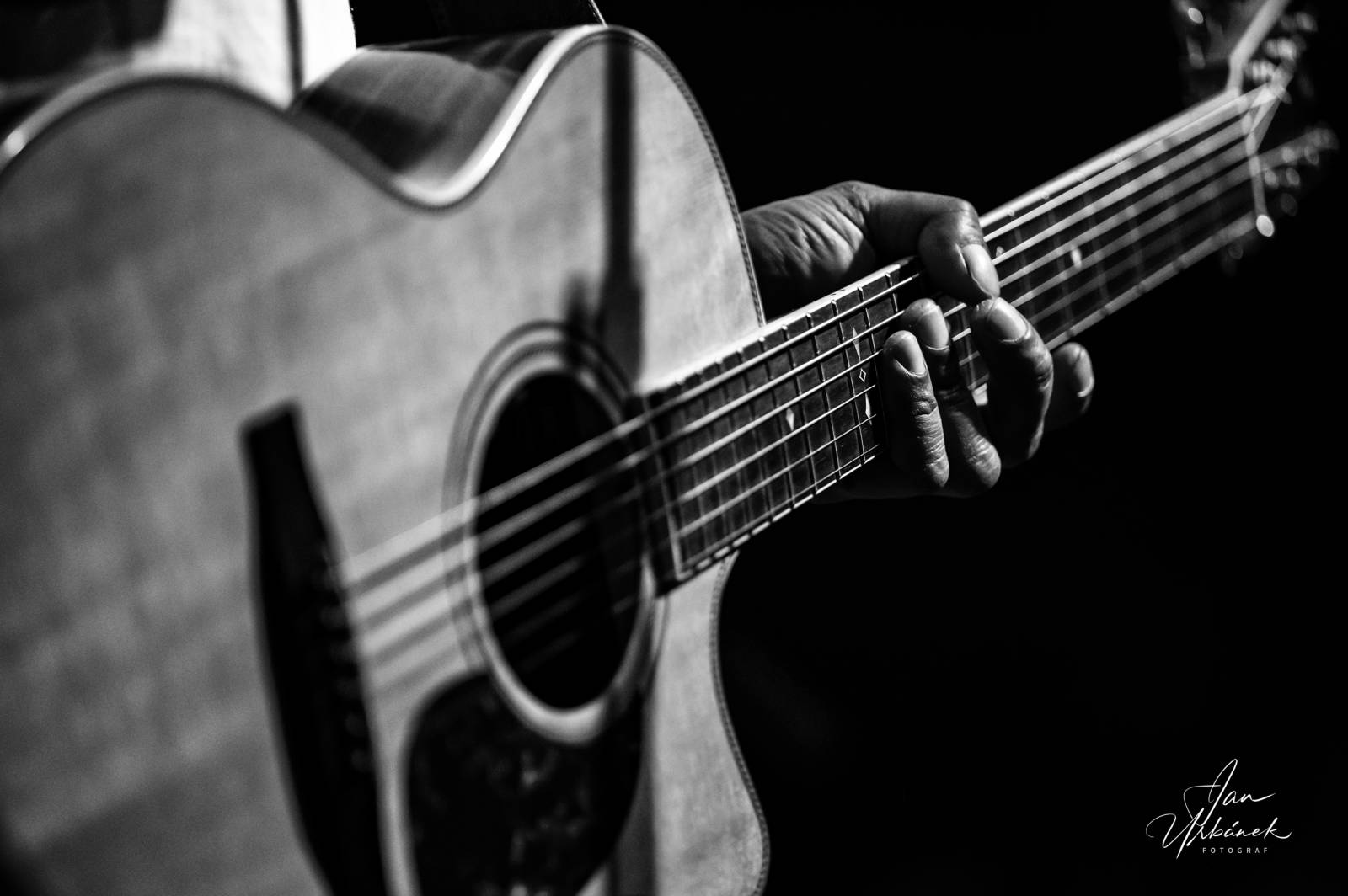 Vanua2 pokřtila v Lucerna Music Baru nové album, za kmotra zvolila Ivana Hlase