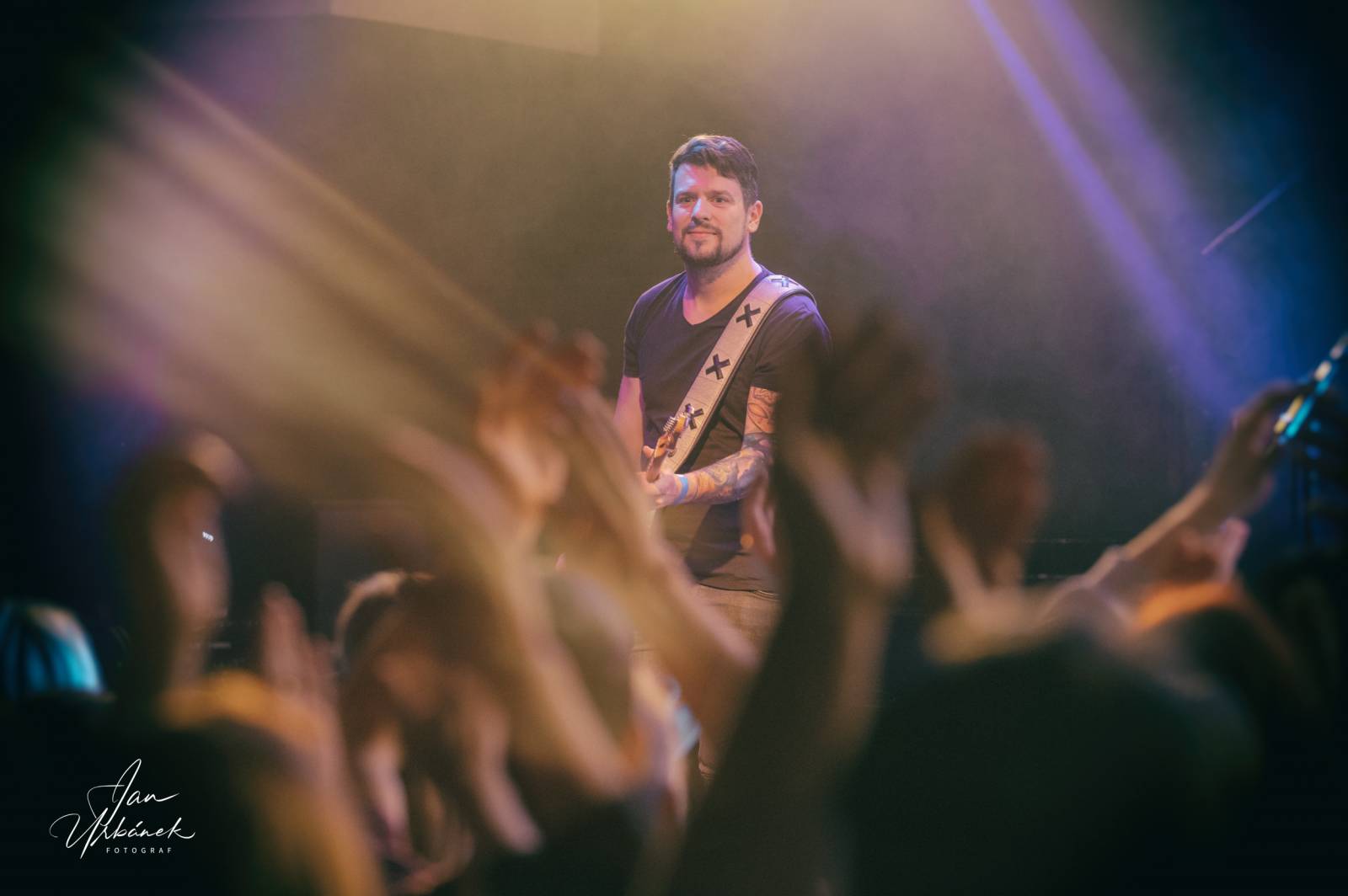 Vanua2 pokřtila v Lucerna Music Baru nové album, za kmotra zvolila Ivana Hlase