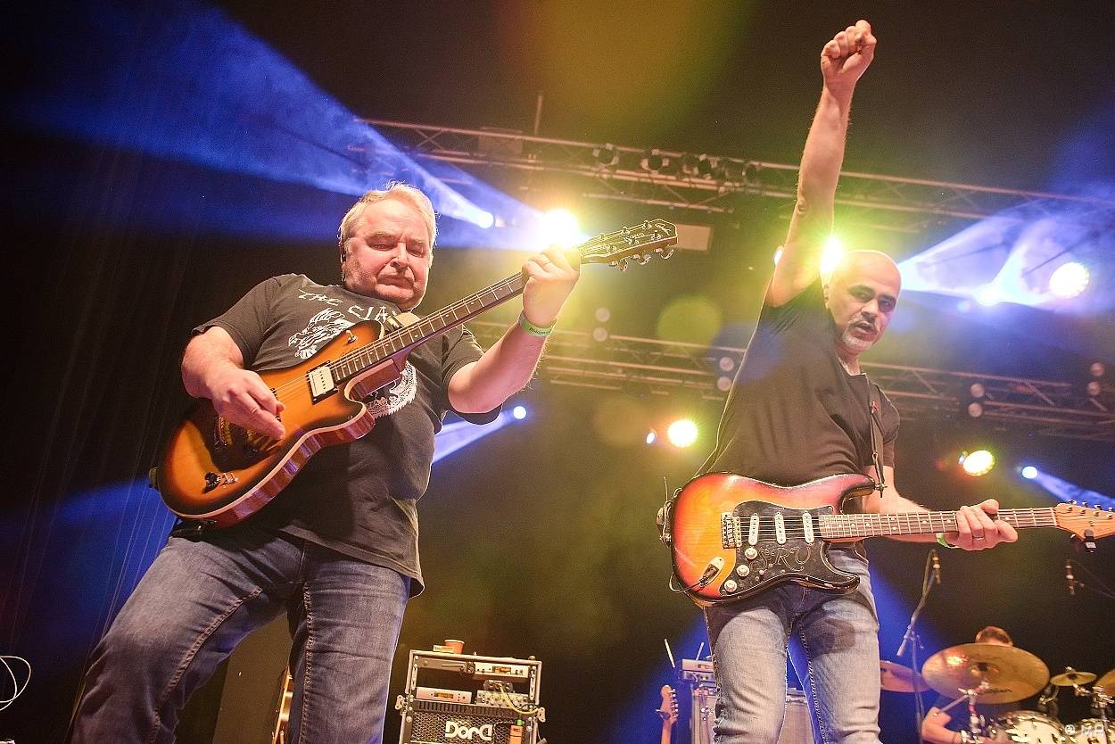 Mňága a Žďorp zahrála v Plzni, našla si tam sborové zpěvačky