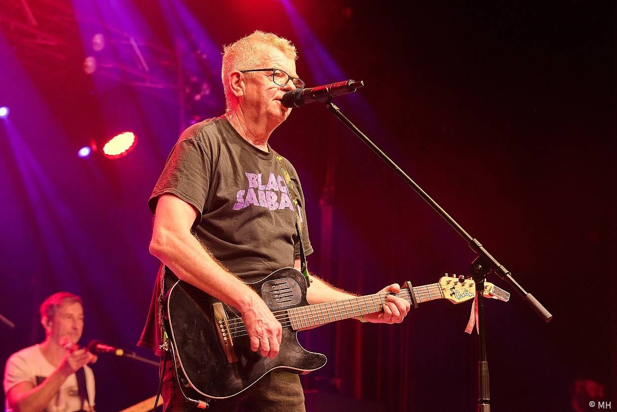 Mňága a Žďorp zahrála v Plzni, našla si tam sborové zpěvačky