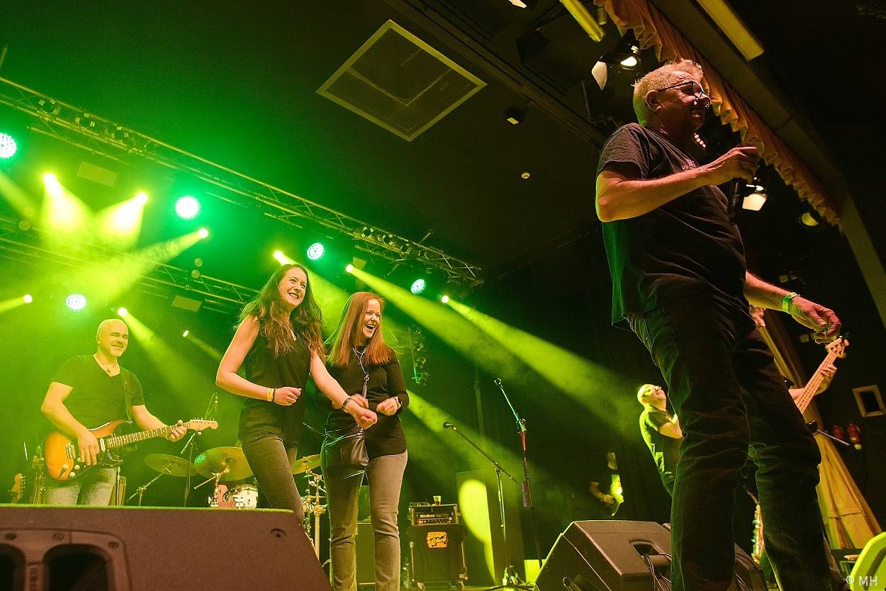 Mňága a Žďorp zahrála v Plzni, našla si tam sborové zpěvačky