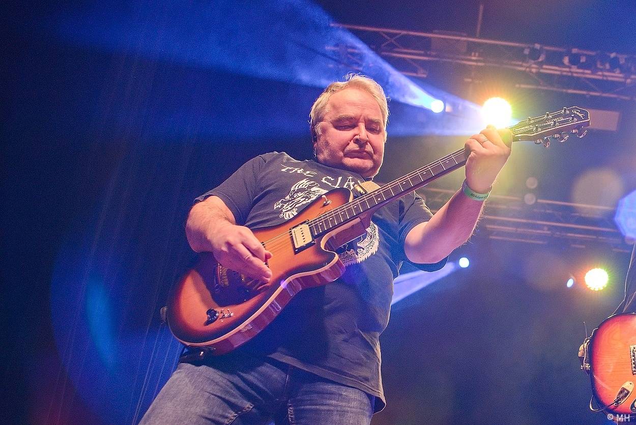 Mňága a Žďorp zahrála v Plzni, našla si tam sborové zpěvačky