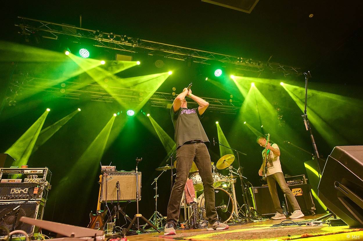 Mňága a Žďorp zahrála v Plzni, našla si tam sborové zpěvačky