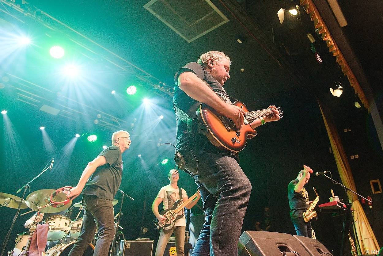 Mňága a Žďorp zahrála v Plzni, našla si tam sborové zpěvačky