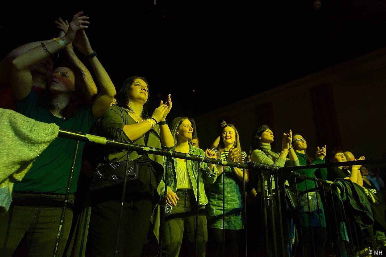 Mňága a Žďorp zahrála v Plzni, našla si tam sborové zpěvačky