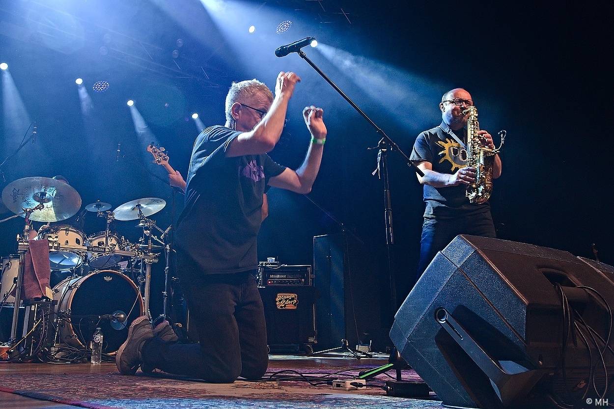 Mňága a Žďorp zahrála v Plzni, našla si tam sborové zpěvačky