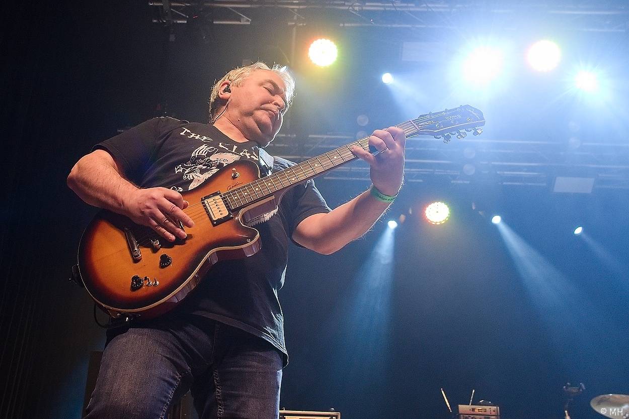 Mňága a Žďorp zahrála v Plzni, našla si tam sborové zpěvačky