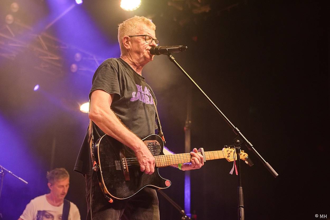 Mňága a Žďorp zahrála v Plzni, našla si tam sborové zpěvačky