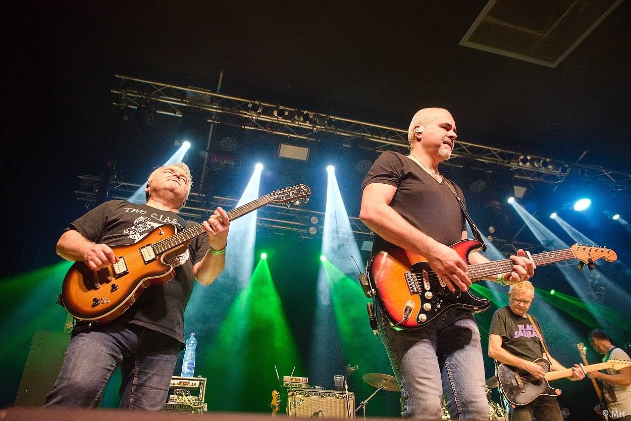 Mňága a Žďorp zahrála v Plzni, našla si tam sborové zpěvačky