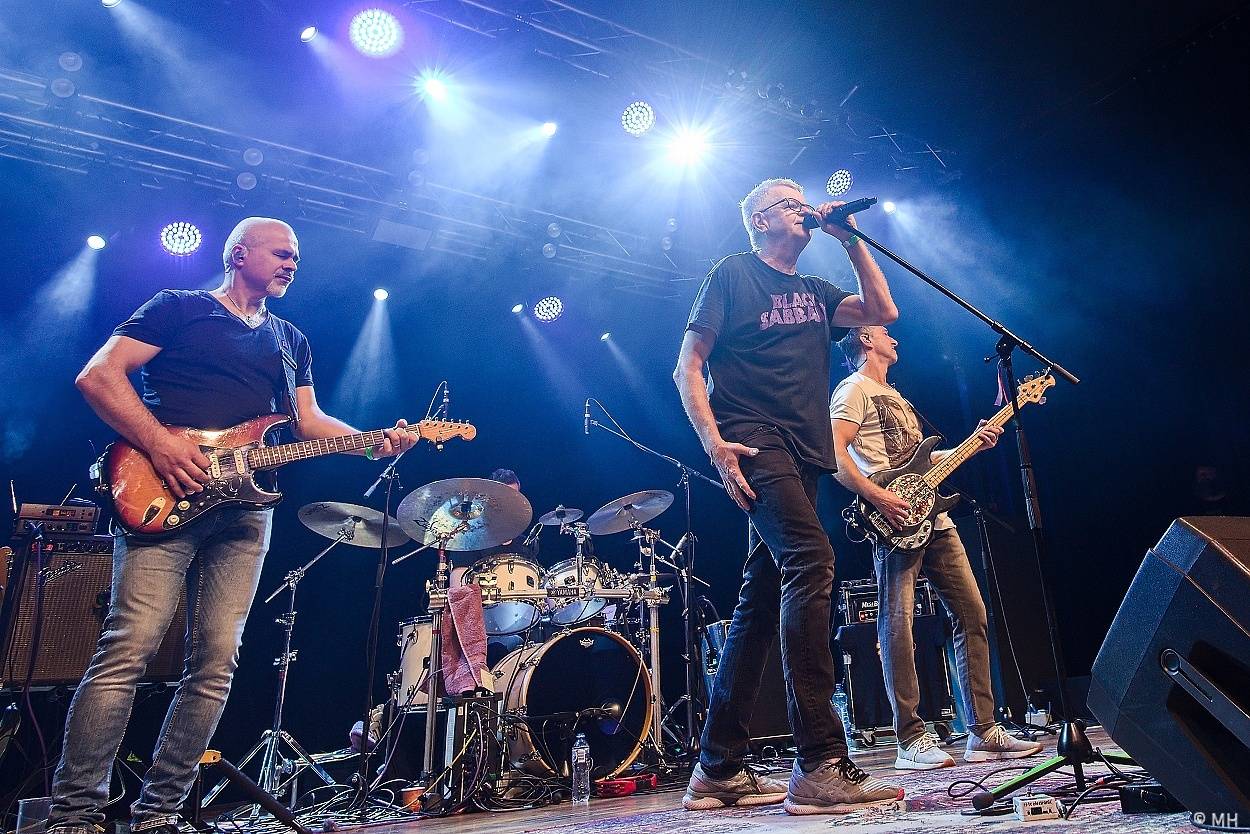 Mňága a Žďorp zahrála v Plzni, našla si tam sborové zpěvačky