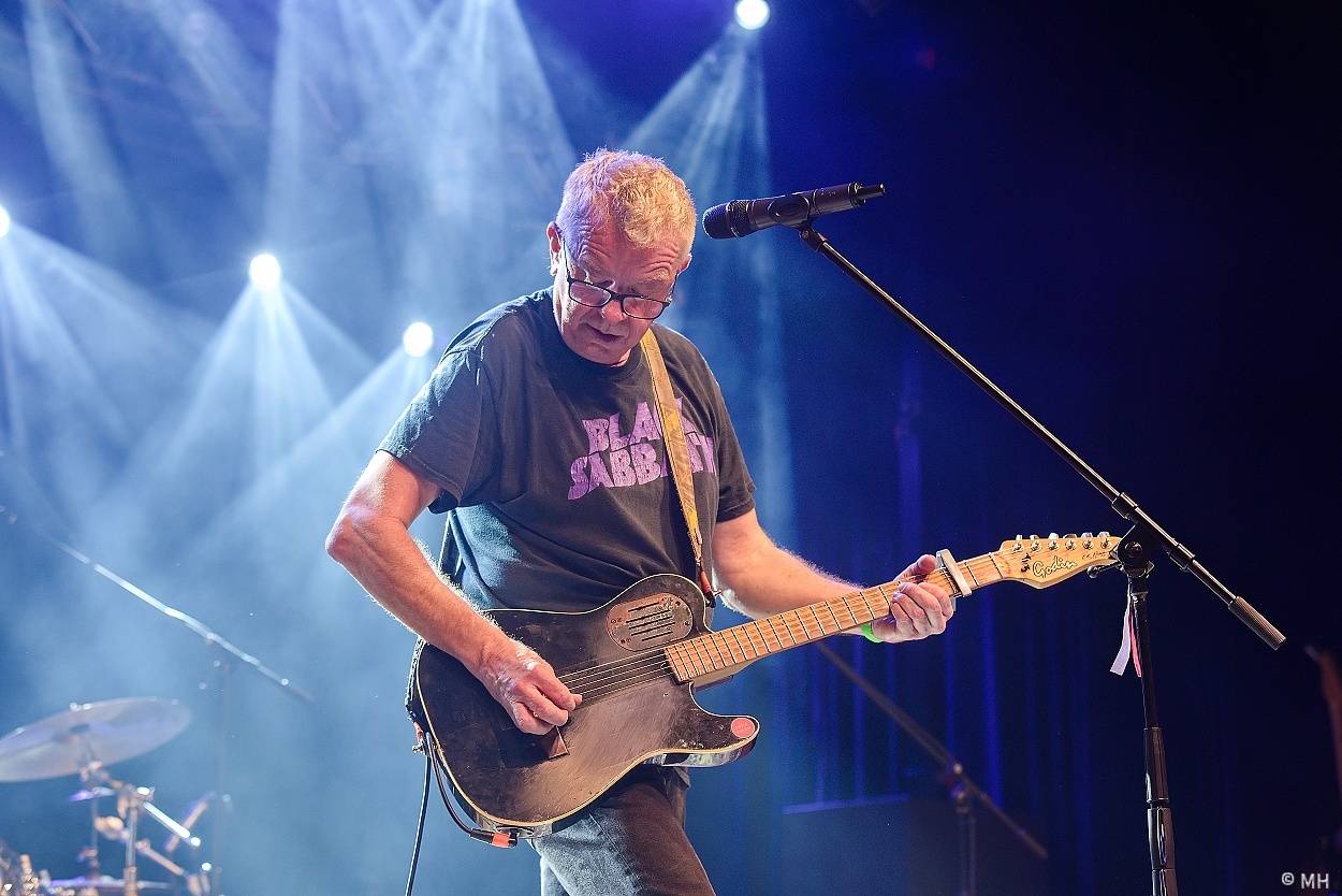 Mňága a Žďorp zahrála v Plzni, našla si tam sborové zpěvačky