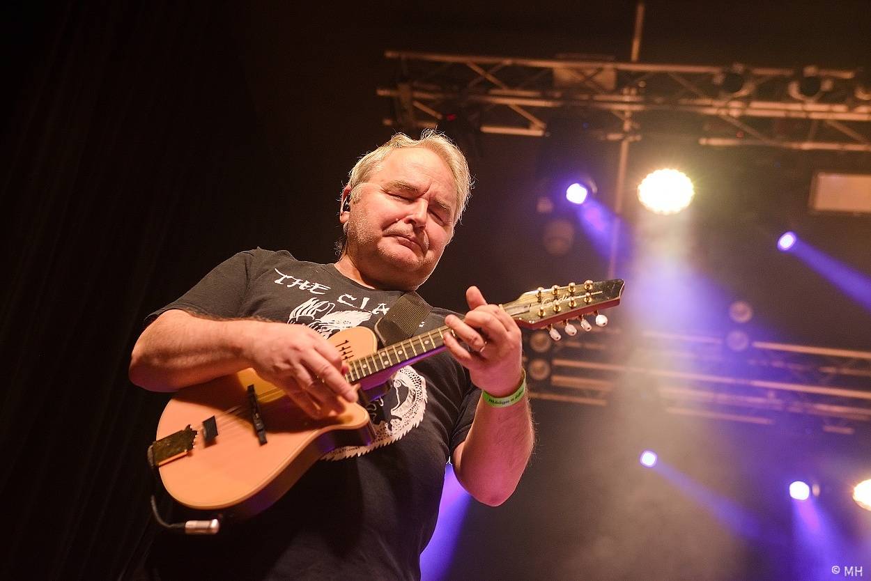 Mňága a Žďorp zahrála v Plzni, našla si tam sborové zpěvačky