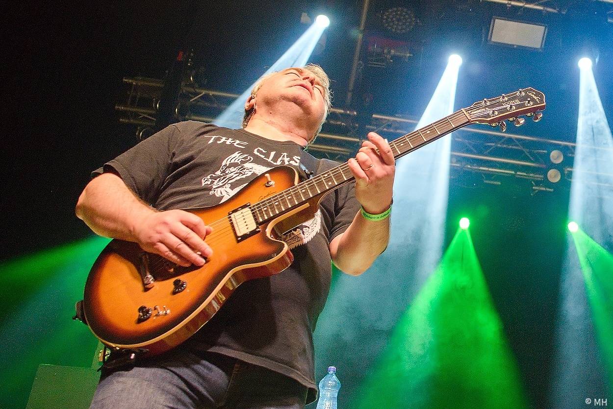 Mňága a Žďorp zahrála v Plzni, našla si tam sborové zpěvačky