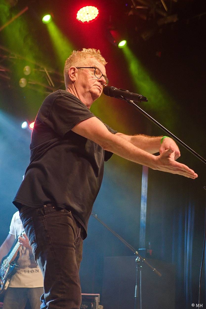 Mňága a Žďorp zahrála v Plzni, našla si tam sborové zpěvačky