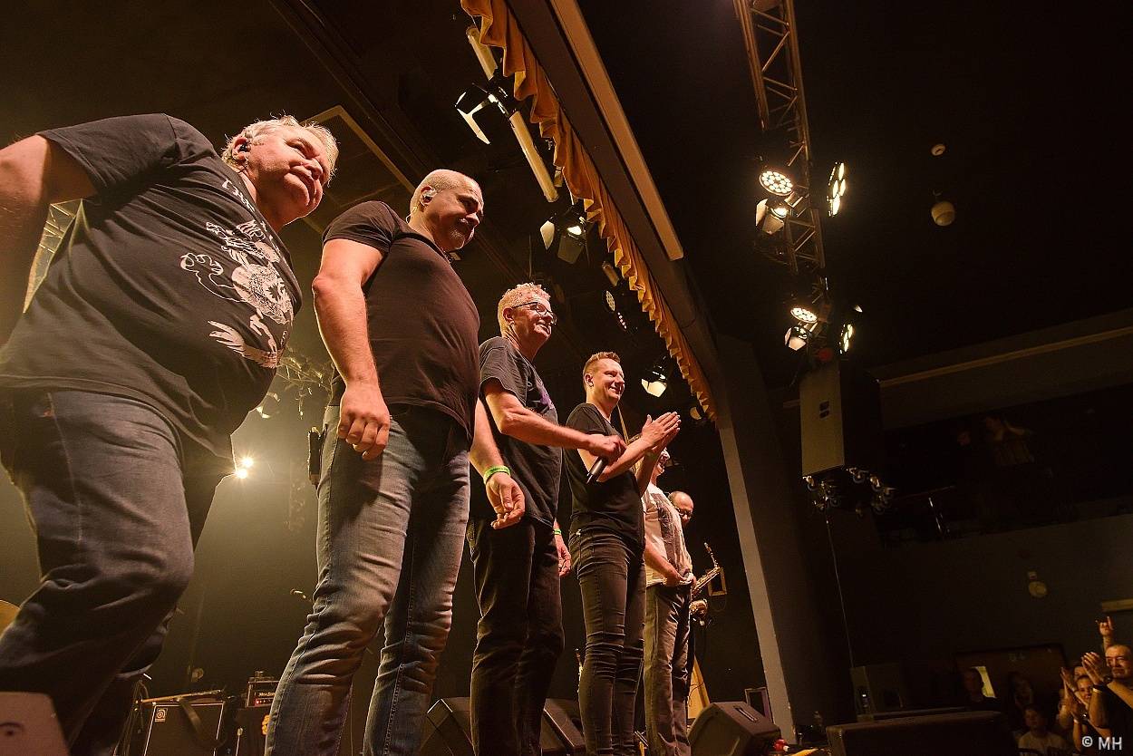 Mňága a Žďorp zahrála v Plzni, našla si tam sborové zpěvačky